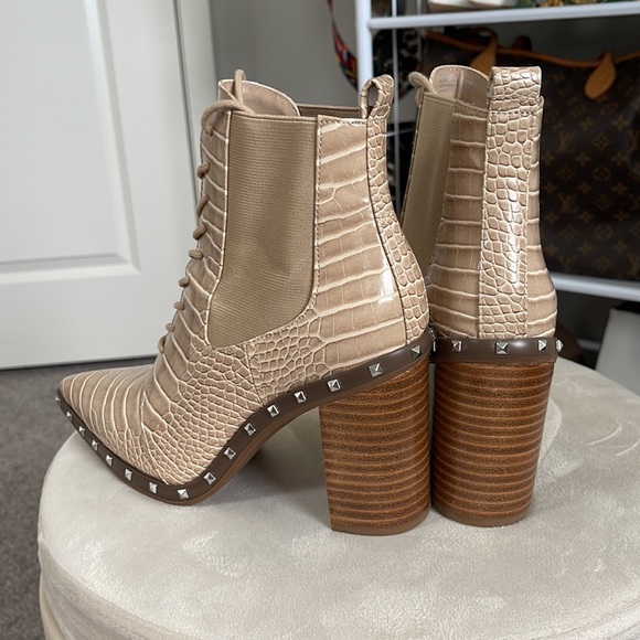 Charles David Debate Bootie - Picture 8 of 10